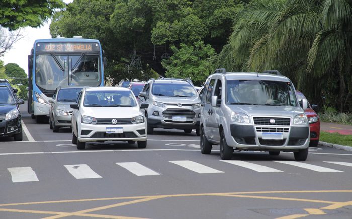 Abril inicia calendário anual de licenciamento com placas final 1 e 2