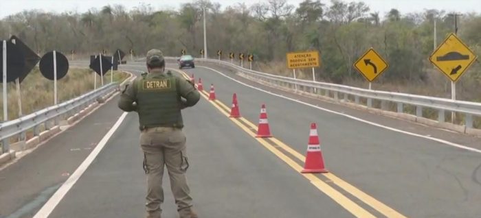 Agentes do Detran-MS auxiliam na sinalização de ponte entre Anastácio e Bonito