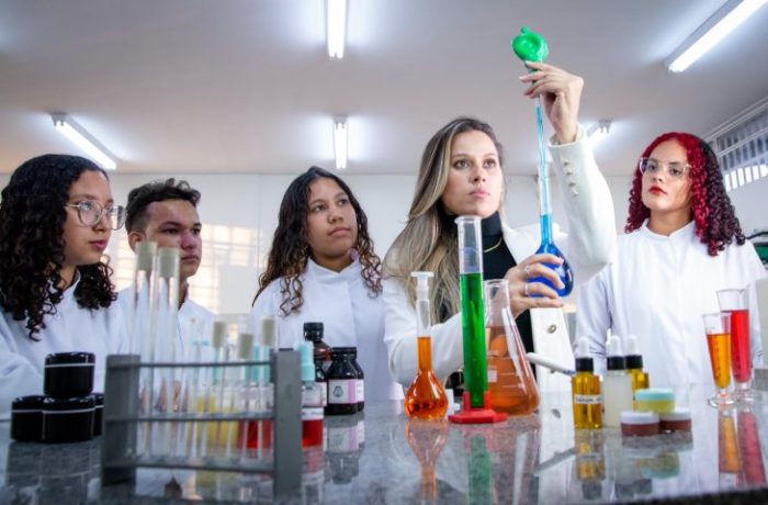 Alunos de escola estadual da Capital produzem ciência com incentivo da Fundect