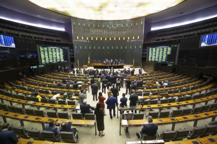 Arthur-Lira-presidente-da-Câmara-no-Plenário-da-Câmara-dos-Deputados-onde-será-votada-em-segunda-instância-a-PEC-11-960x640
