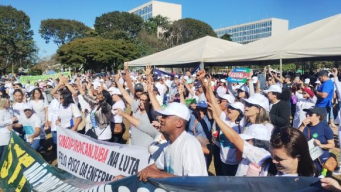 Ato da Enfermagem em defesa do Piso, durante o julgamento do STF, na quinta (28)