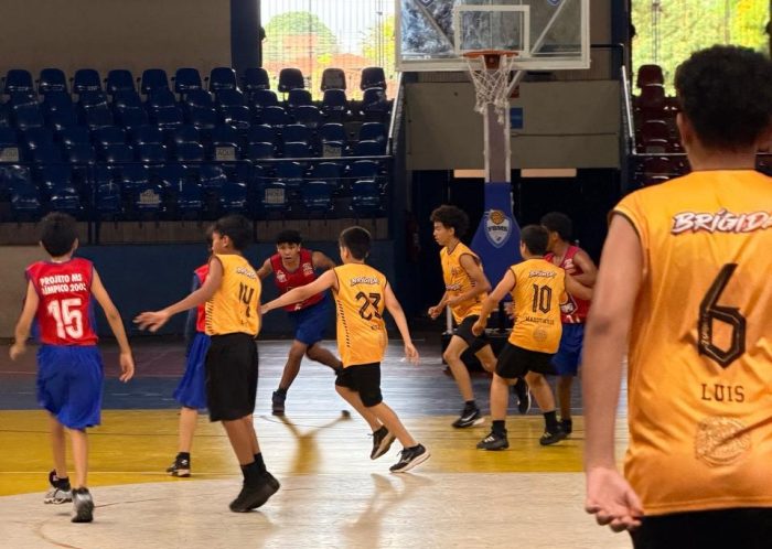 Basquete reúne alunos de dez escolas no Guanandizão