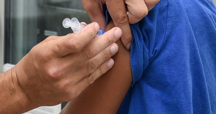 Campanha temporária de vacinação contra dengue tem alta adesão e algumas unidades já esgotaram doses em Campo Grande
