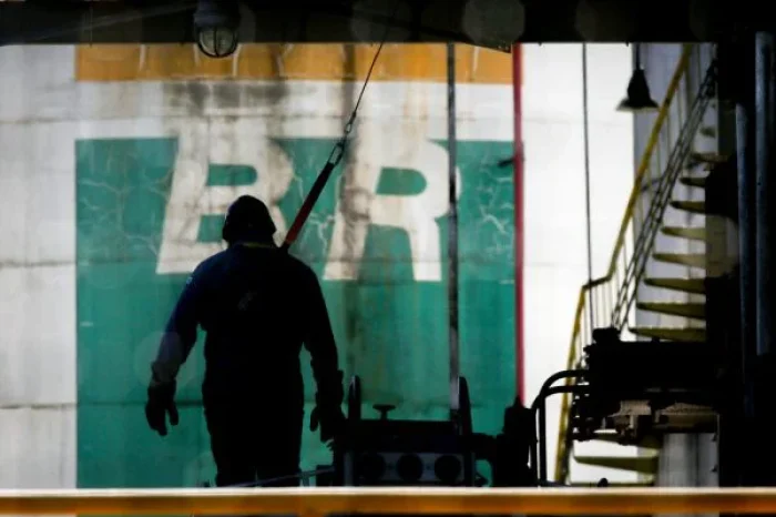 Centro-de-Distribuição-da-Petrobras-no-SIA-combustivel-tanque-gasolina-alcool-diesel-8-600x400