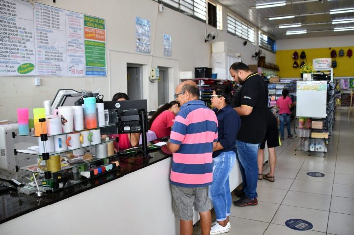 Comércio acelera contratações e novembro tem saldo de 1.391 novos empregos formais