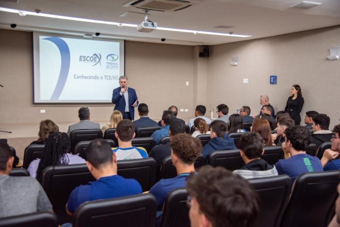 Comitiva de estudantes e servidores de Chapadão do Sul conhecem o TCE-MS