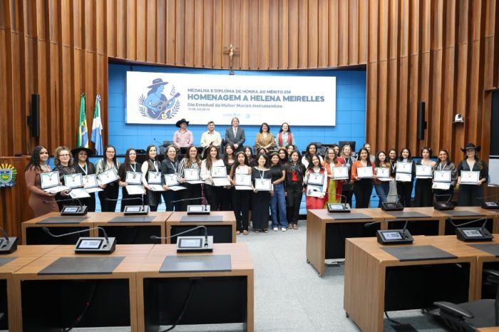 Dama da Viola Musicistas são homenageadas pela ALEMS com Medalha Helena Meirelles