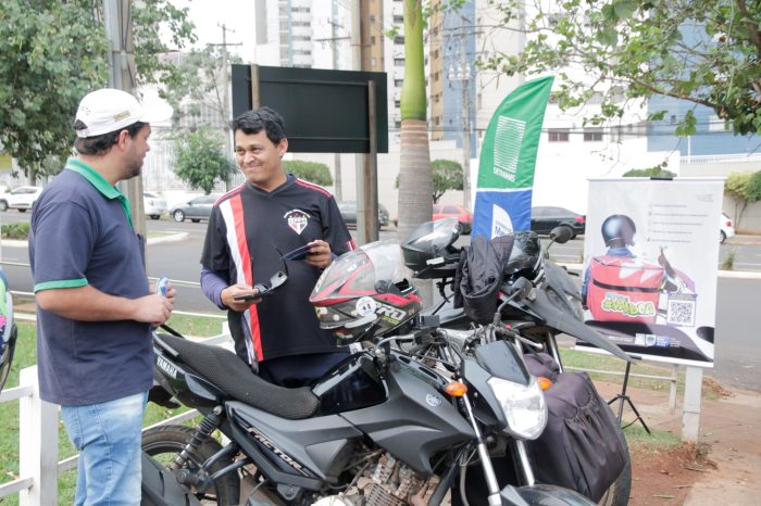 Detran-MS promove ação voltada à segurança de motociclistas no Aero Rancho