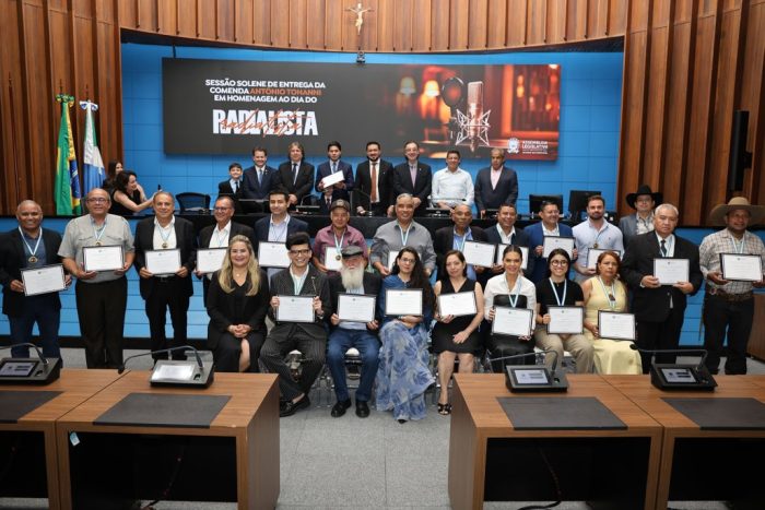Dia do Radialista Sessão homenageia profissionais que são companhias diárias em todas as horas