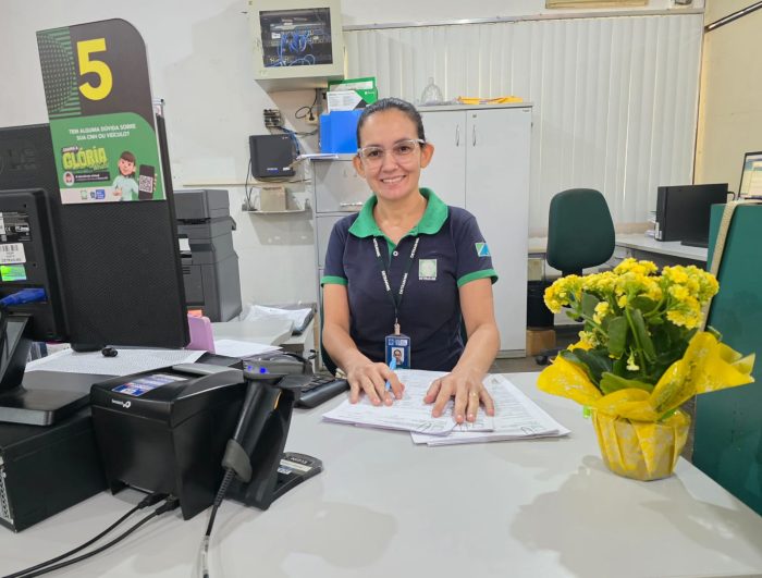 Dia do servidor gentileza por bom atendimento é retribuída com carinho na agência do Detran de Coxim