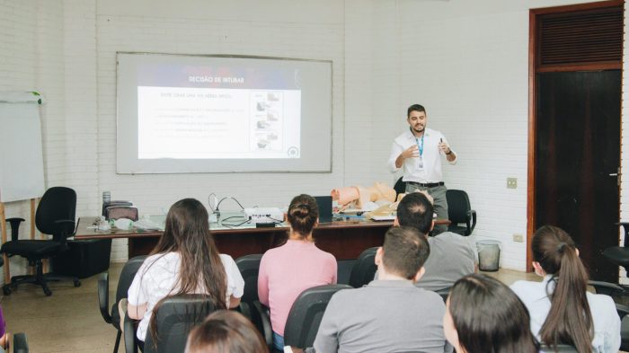 Diante do aumento de casos respiratórios, Sesau promove capacitação para médicos de urgência e emergência