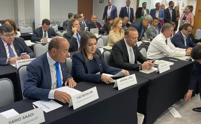 Em Brasília, prefeita Adriane Lopes participa de encontro da FNP para discutir reforma tributária