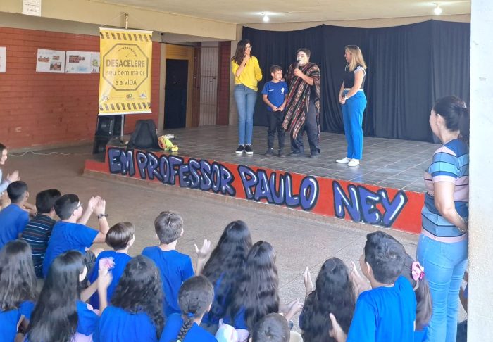 Em ação do Maio Amarelo, Detran-MS semeia consciência com arte nas escolas de Anaurilândia
