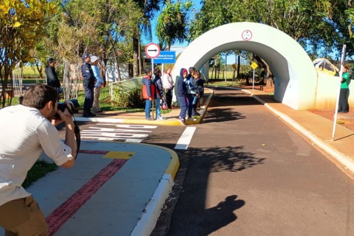 Em visita ao Detran, fotógrafo premiado conhece trabalho educativo de preservação de animais silvestres em estradas