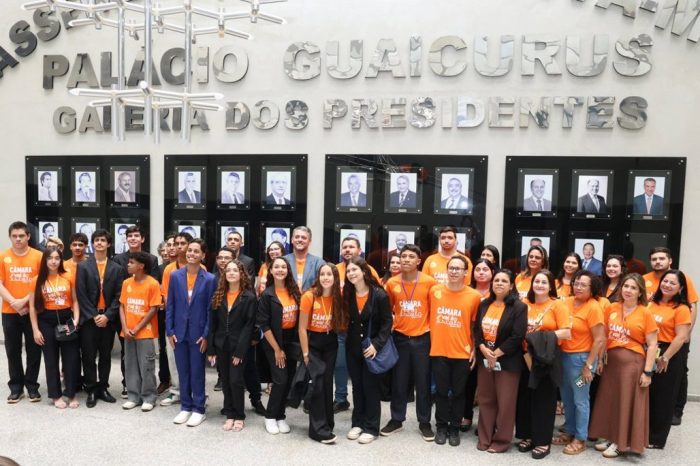 Estudantes de 5 escolas de Aparecida do Taboado conhecem a Assembleia Legislativa