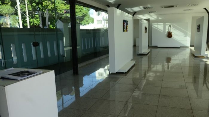 Exposição na Galeria de Vidro revela marcas e memórias da cidade