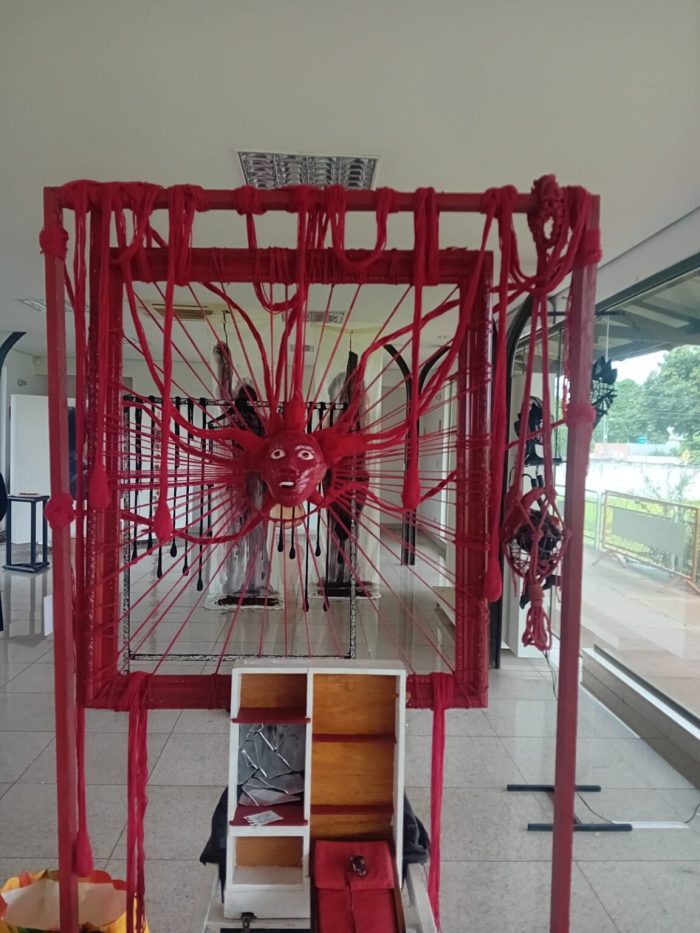 Exposição reúne 14 artistas de MS na Esplanada Ferroviária