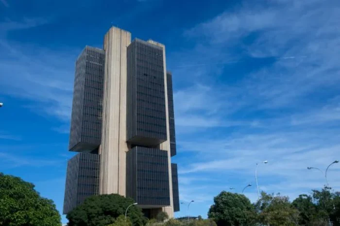 Fachada-do-Banco-Central-em-brasília--600x400