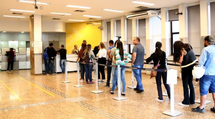 Fila-de-Banco-Foto-Edemir-Rodrigues
