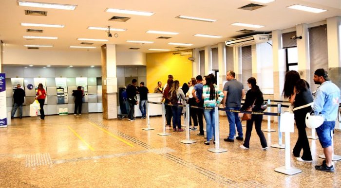 Fila-de-Banco-Foto-Edemir-Rodrigues