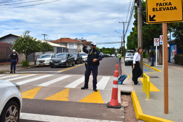 Fiscalização e educação reforçam trânsito em áreas escolares