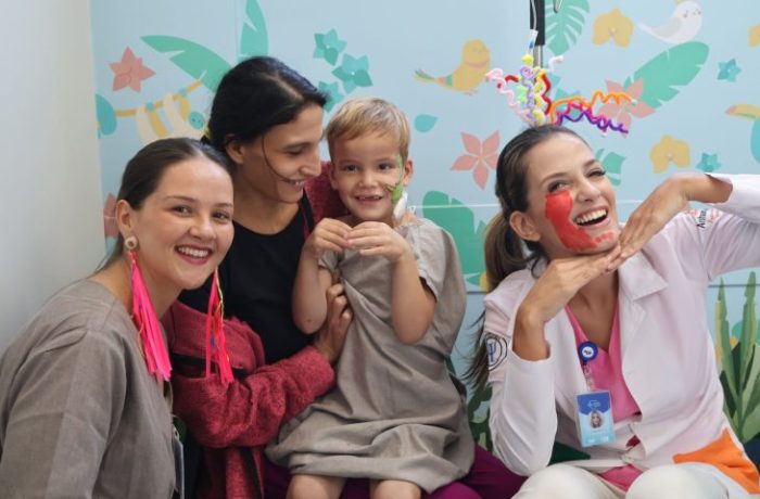Hospital Regional de Dourados promoveu ações de acolhimento e descontração aos pacientes durante Carnaval