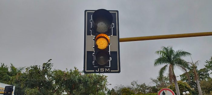 Lembrete de regras de trânsito aos condutores