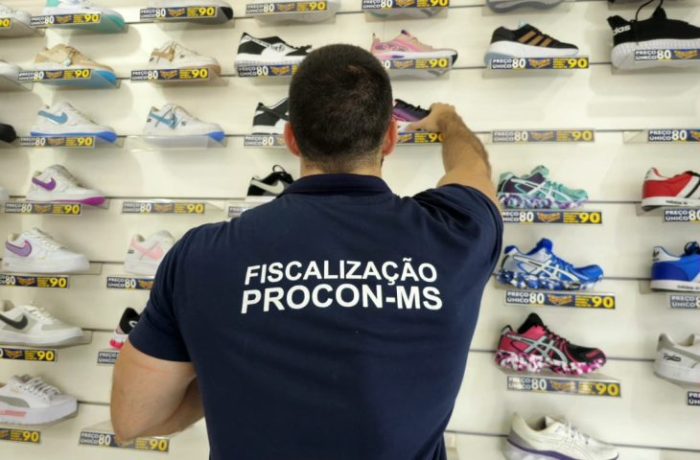 Mais de mil pares de tênis falsificados são apreendidos pelo Procon em Campo Grande