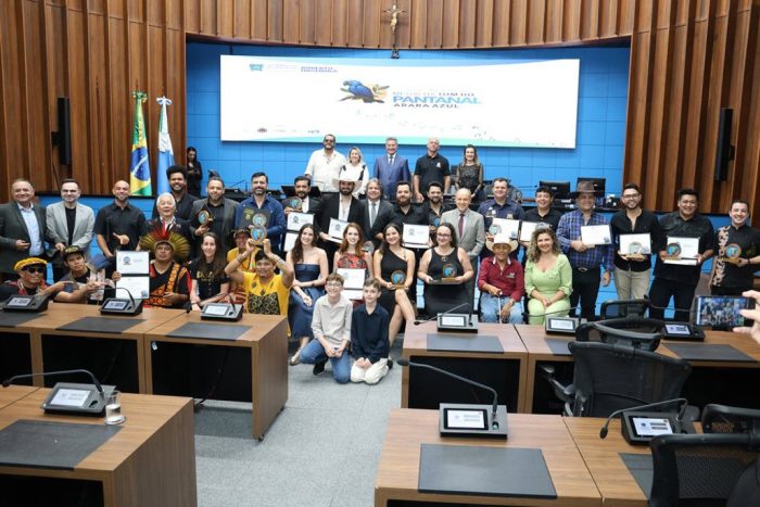 Medalha “Tom do Pantanal - Arara Azul” valoriza talentos que difundem a música de MS
