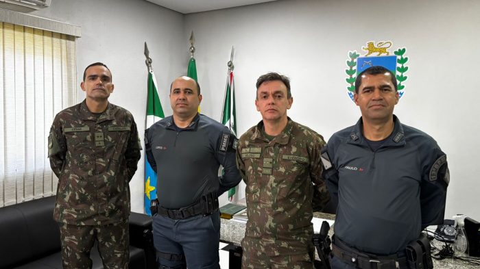 Militares do Exército Brasileiro realizam visita à Unidade do 13º BPM