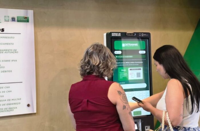 Moderno e digital nova geração de totens do Detran-MS permite parcelar débitos e emitir guias