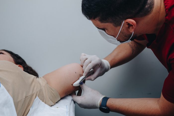 Mulheres de 18 a 49 anos podem buscar pelo Implanon no SUS