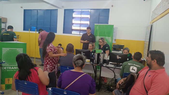 No último sábado, população do Parque Lageado aproveitou para realizar serviços com o Detran-MS