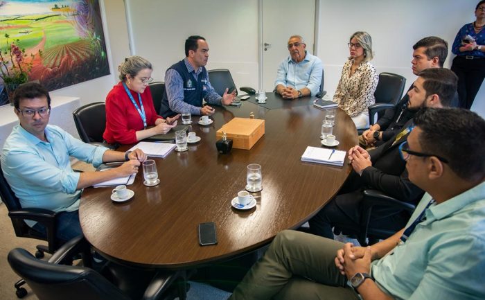 O secretário fez uma apresentação sobre a situação das unidades de saúde da Capital