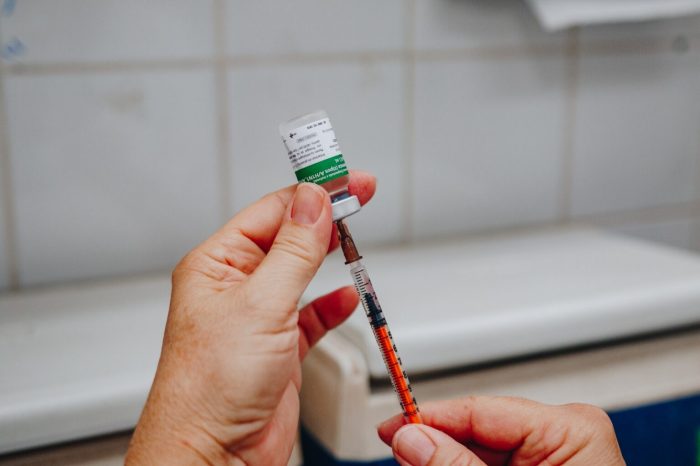 Plantão de vacinação contra a influenza acontece em três pontos neste sábado (9)