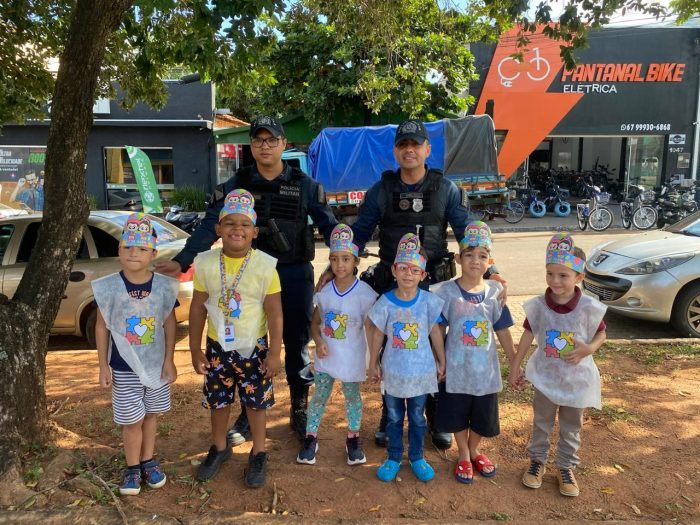 Polícia Militar participa de blitz educativa alusiva ao Dia do Autismo em Coxim
