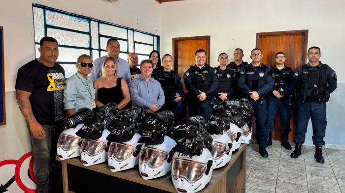 Policiais Militares recebem capacetes e equipamentos de proteção por meio de parceria com a Prefeitura de Coxim