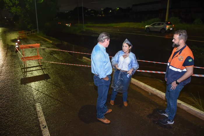 Prefeita Adriane percorre pontos críticos após Campo Grande registrar 68 milímetros de chuva em poucas horas