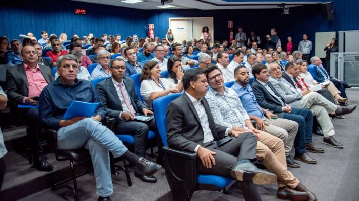 Prefeitos tiram dúvidas sobre emissão de certidão para a aquisição de linhas de créditos aos municípios