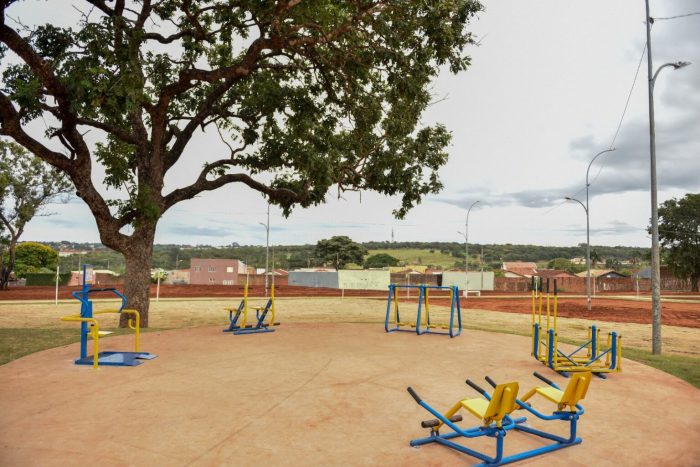 Prefeitura inaugura praça pública aguardada há anos por moradores do Monte Castelo