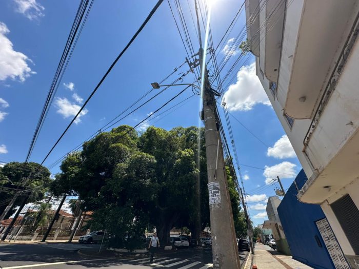 Prefeitura integra força-tarefa para eliminar fios irregulares na região central