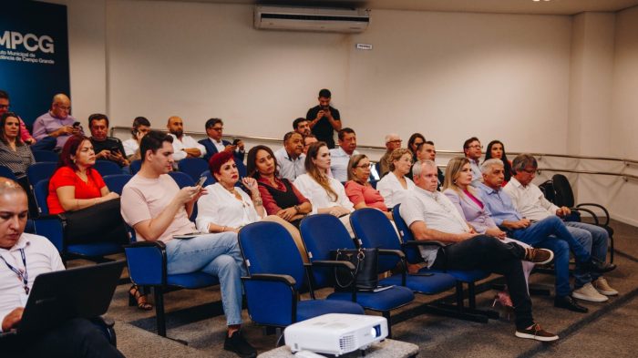 Prefeitura realiza reunião com secretários municipais para intensificar ações de combate à dengue