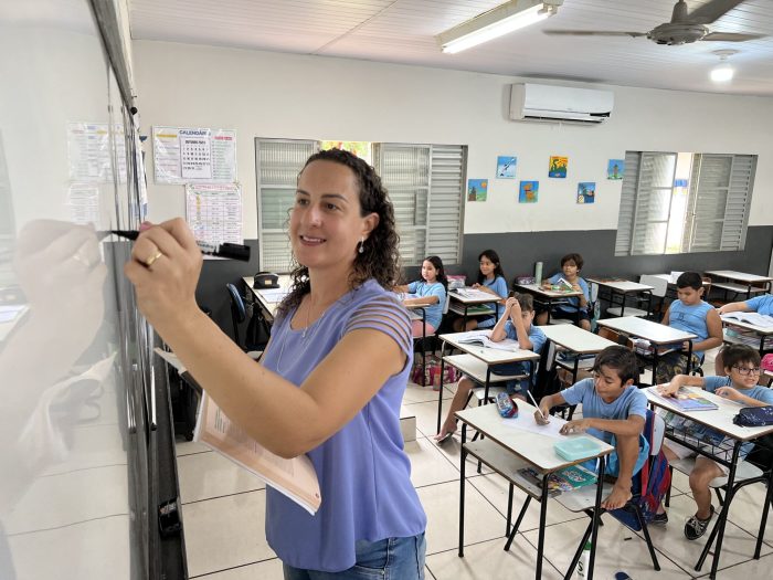 Prefeitura sanciona reajuste salarial de profissionais do magistério; Confira