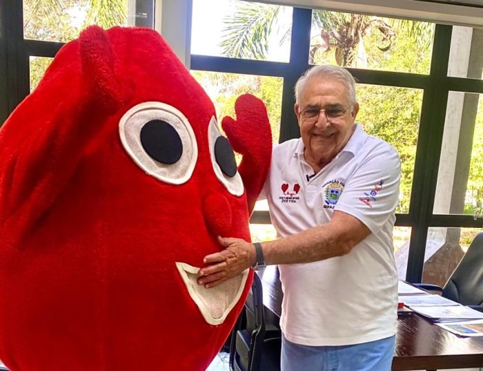 Presidente do TCE-MS recebe a visita do Zé Sanguinho