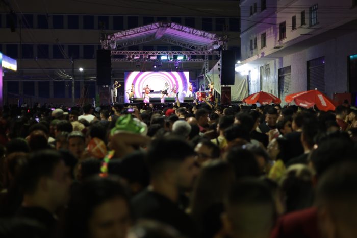 Primeiro dia de Carnaval é marcado pela presença de 20 mil foliões