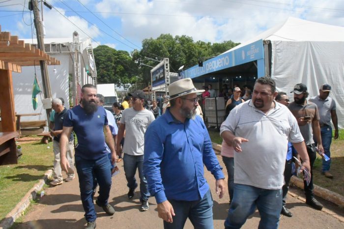 Produtores fazem tour pela Expogrande para conhecer novas tecnologias e financiamentos para o campo