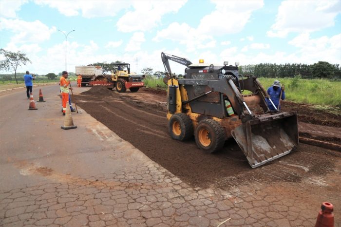 Recomposicao-do-asfalto-na-Av.-Duque-de-Caxias-Polo-Empresarial-Oeste-Foto-Denilson-Secreta