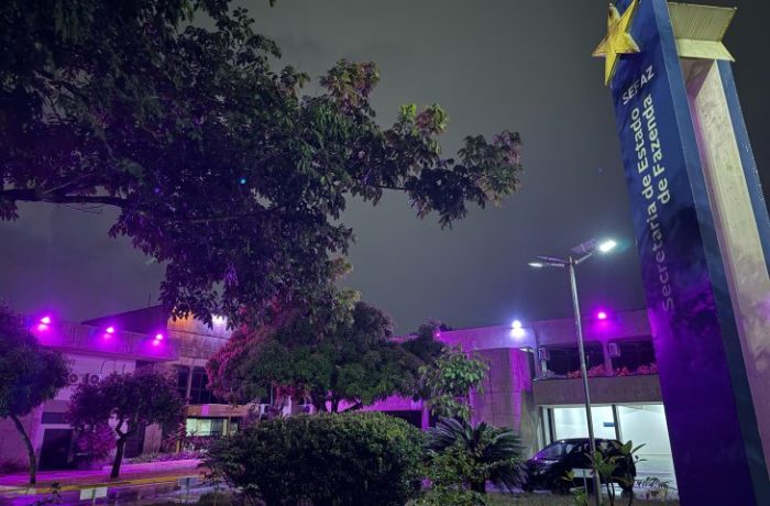 Sede administrativa da Sefaz é iluminada de rosa em homenagem à Semana da Mulher