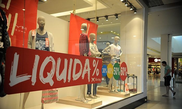 Itaboraí (RJ) -  Loja do shopping Itaboraí Plaza em liquidação. O desemprego aumentou após a redução das obras do Comperj (Tânia Rêgo/Agência Brasil)