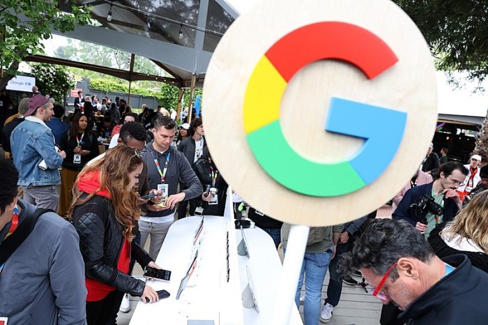 MOUNTAIN VIEW, CALIFORNIA - MAY 10: Members of the media inspect the new Google Pixel Foldable phone during the Google I/O developers conference at Shoreline Amphitheatre on May 10, 2023 in Mountain View, California. Google held its annual Google I/O developers conference where they unveiled the new foldable phone.   Justin Sullivan/Getty Images/AFP (Photo by JUSTIN SULLIVAN / GETTY IMAGES NORTH AMERICA / Getty Images via AFP)
